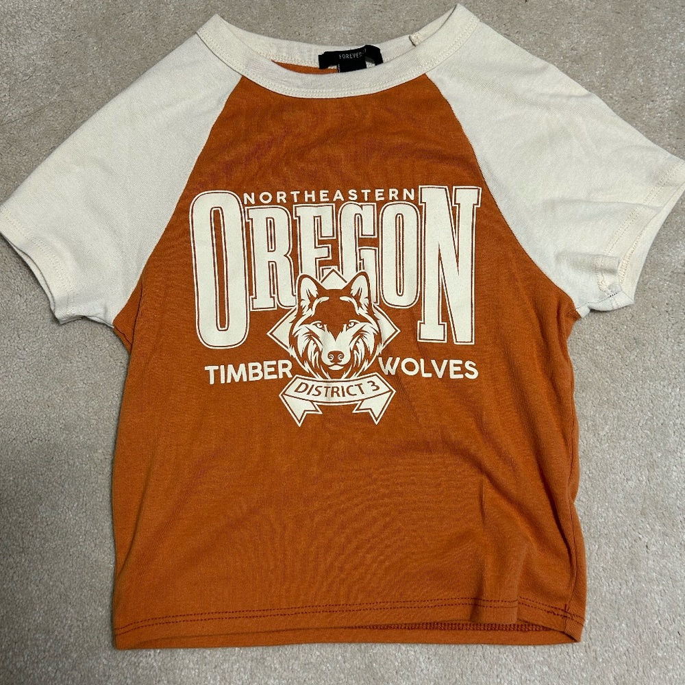 Cropped baseball graphic tee